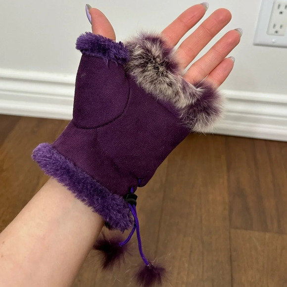 Purple Sheepskin Fingerless Gloves with Fur Trim - Picture 4 of 4